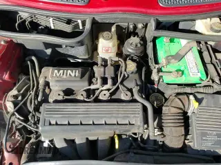 2004 MINI Hardtop with VIN WMWRC33434TC53820, listed as a Copart auction lot 85389994 with 164,452 mi miles and Salvage title. Bid and sale history available at DreamBid. Image 15.