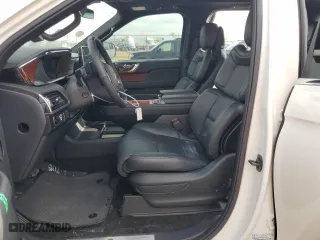 2024 Lincoln Navigator Reserve with VIN 5LMJJ2LG5REL04228, listed as a Copart auction lot 84090274 with 44 mi miles and Salvage Title. Bid and sale history available at carsss.com. Image 7.