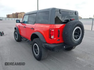2023 Ford Bronco z VIN 1FMEE5DH5PLB93397, wystawiony jako IAAI lot #42531965 z przebiegiem 30 731 mil mil oraz . Historia ofert i sprzedaży dostępna na DreamBid. Obrazek 3.