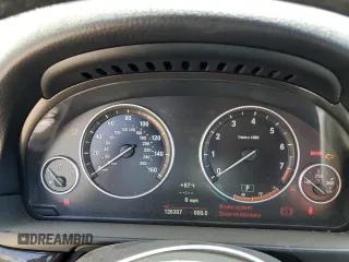 2012 BMW 5 Series 528i z VIN WBAXG5C51CDX06029, wystawiony jako Copart lot #56512415 z przebiegiem 126 307 mil mil oraz Czysty tytuł • Clean title. Historia ofert i sprzedaży dostępna na DreamBid. Obrazek 9.