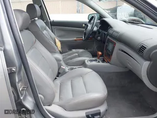 2003 Volkswagen Passat GLX with VIN WVWRH63B93P193731, listed as a IAAI auction lot 42088975 with 161,888 mi miles. Bid and sale history available at carsss.com. Image 5.