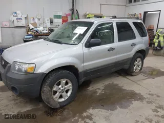 2006 Ford Escape XLT with VIN 1FMYU931X6KD24033, listed as a IAAI auction lot 42076217 with 0 mi miles. Bid and sale history available at carsss.com. Image 2.