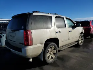 2012 GMC Yukon SLT with VIN 1GKS2CE08CR289095, listed as a Copart auction lot 45971935 with 203,703 mi miles and Salvage Title. Bid and sale history available at carsss.com. Image 3.