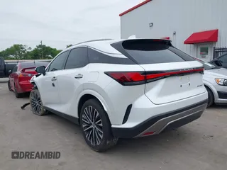 2024 Lexus RX 350 z VIN 2T2BAMBA3RC036220, wystawiony jako IAAI lot #41912482 z przebiegiem 5318 mil mil oraz . Historia ofert i sprzedaży dostępna na DreamBid. Obrazek 3.