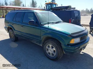 1997 Oldsmobile Bravada with VIN 1GHDT13W8V2713474, listed as a IAAI auction lot 42062680 with 187,046 mi miles. Bid and sale history available at carsss.com. Image 1.