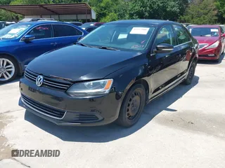 2013 Volkswagen Jetta SE z VIN 3VWDX7AJ8DM256805, wystawiony jako IAAI lot #42457900 z przebiegiem 236 442 mil mil oraz . Historia ofert i sprzedaży dostępna na DreamBid. Obrazek 2.