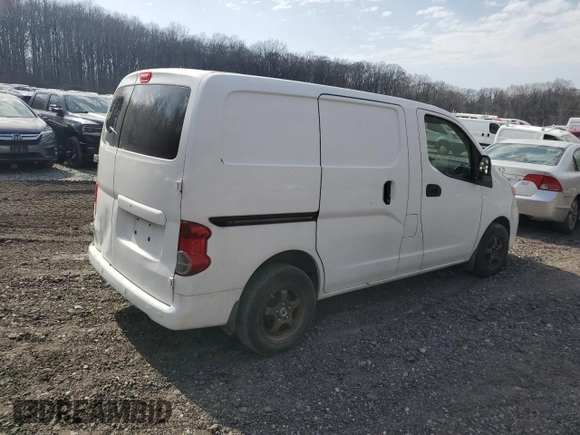 2015 Nissan NV200 S z VIN 3N6CM0KN8FK696261, wystawiony jako Copart lot #50001695 z przebiegiem Nie podano mil oraz Szkoda całkowita • Salvage title. Historia ofert i sprzedaży dostępna na DreamBid. Obrazek 3.