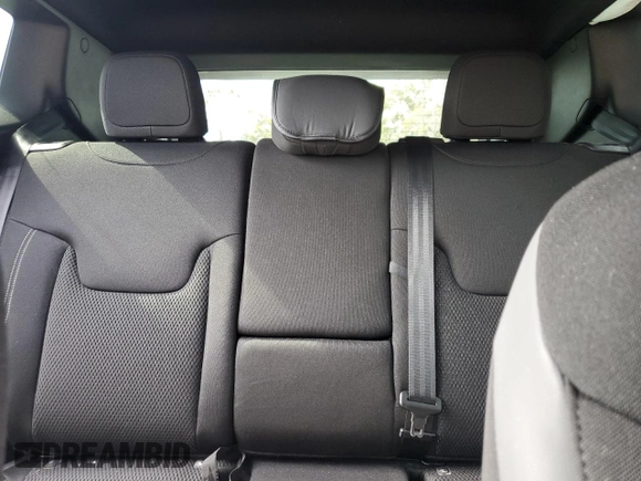 2022 Jeep Renegade Altitude z VIN ZACNJDE18NPN43624, wystawiony jako Copart lot #42755045 z przebiegiem Nie podano mil oraz Nie do naprawy • Non repairable. Historia ofert i sprzedaży dostępna na DreamBid. Obrazek 10.