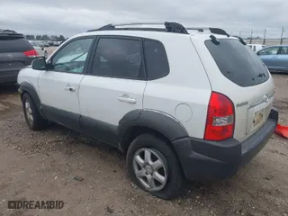 2005 Hyundai Tucson GLS with VIN KM8JN12D35U107602, listed as a IAAI auction lot 41312611 with 121,615 mi miles. Bid and sale history available at carsss.com. Image 3.