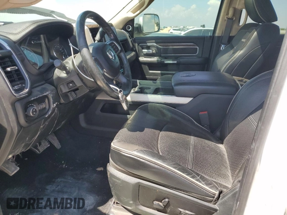 2019 Ram 2500 Laramie z VIN 3C6UR5NL2KG593602, wystawiony jako Copart lot #50212095 z przebiegiem 123 811 mil mil oraz Szkoda całkowita • Salvage title. Historia ofert i sprzedaży dostępna na DreamBid. Obrazek 7.