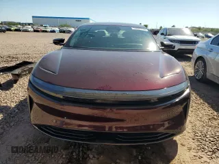 2024 Lucid Air Pure z VIN 50EA1PGA8RA001327, wystawiony jako Copart lot #74682774 z przebiegiem 3284 mil mil oraz Szkody całkowita. Historia ofert i sprzedaży dostępna na DreamBid. Obrazek 5.