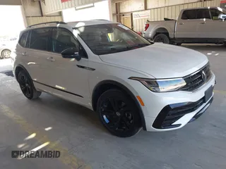 2024 Volkswagen Tiguan SE R-Line Black с VIN 3VVCB7AX4RM108239, выставлен на аукционе IAAI как лот 42265079 с пробегом Не указан миль и . История ставок и продаж доступна на DreamBid. Изображение 1.