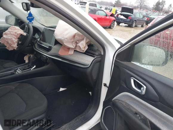 2022 Jeep Compass Sport with VIN 3C4NJCAB3NT177849, listed as a IAAI auction lot 38221650 with 5,456 mi miles and . Bid and sale history available at carsss.com. Image 5.