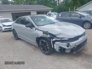2022 Kia K5 GT-Line z VIN 5XXG64J21NG129181, wystawiony jako IAAI lot #42238102 z przebiegiem 50 185 mil mil oraz . Historia ofert i sprzedaży dostępna na DreamBid. Obrazek 1.