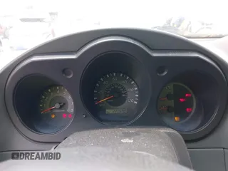 2003 Nissan Frontier SE z VIN 1N6ED29X83C440327, wystawiony jako IAAI lot #42565745 z przebiegiem 220 690 mil mil oraz . Historia ofert i sprzedaży dostępna na DreamBid. Obrazek 7.