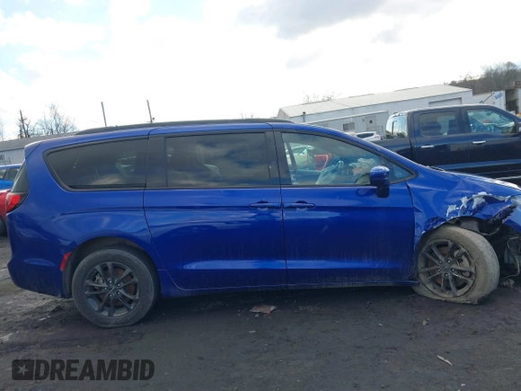 2020 Chrysler Pacifica Launch Edition z VIN 2C4RC3BG9LR252124, wystawiony jako IAAI lot #41689415 z przebiegiem 53 455 mil mil oraz . Historia ofert i sprzedaży dostępna na DreamBid. Obrazek 13.