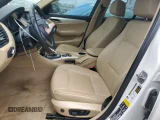 2015 BMW X1 xDrive28i z VIN WBAVL1C59FVY40829, wystawiony jako Copart lot #55838345 z przebiegiem 79 471 mil mil oraz Nie do naprawy • Non repairable. Historia ofert i sprzedaży dostępna na DreamBid. Obrazek 7.