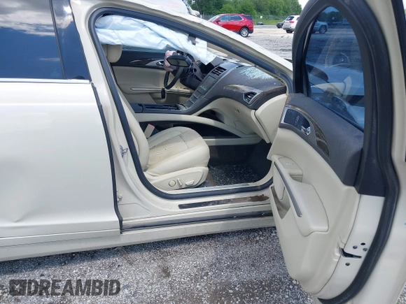 2014 Lincoln MKZ z VIN 3LN6L2G96ER833211, wystawiony jako IAAI lot #42352364 z przebiegiem 46 834 mil mil oraz . Historia ofert i sprzedaży dostępna na DreamBid. Obrazek 5.