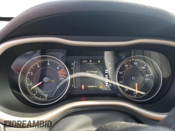 2017 Jeep Cherokee Sport z VIN 1C4PJMAB5HW583337, wystawiony jako Copart lot #58088685 z przebiegiem 130 494 mil mil oraz Szkoda całkowita • Salvage title. Historia ofert i sprzedaży dostępna na DreamBid. Obrazek 9.