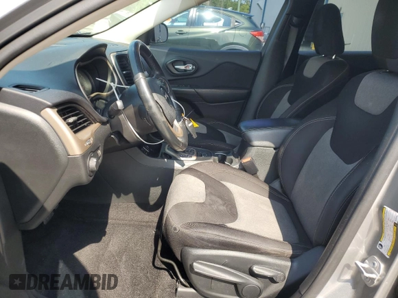 2015 Jeep Cherokee Sport z VIN 1C4PJLAB9FW731898, wystawiony jako Copart lot #55966565 z przebiegiem 114 137 mil mil oraz Szkoda całkowita • Salvage title. Historia ofert i sprzedaży dostępna na DreamBid. Obrazek 7.