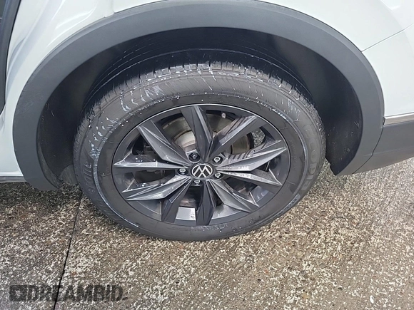 2024 Volkswagen Tiguan SE с VIN 3VV3B7AX4RM085495, выставлен на аукционе IAAI как лот 42796456 с пробегом 34 680 миль миль и . История ставок и продаж доступна на DreamBid. Изображение 48.