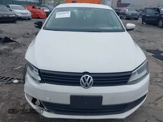 2011 Volkswagen Jetta SE z VIN 3VWDZ7AJ5BM340832, wystawiony jako IAAI lot #42043070 z przebiegiem 113 790 mil mil oraz . Historia ofert i sprzedaży dostępna na DreamBid. Obrazek 12.
