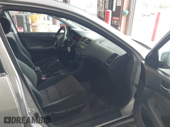 2005 Honda Accord LX z VIN 1HGCM56495A056014, wystawiony jako IAAI lot #42253493 z przebiegiem 266 916 mil mil oraz . Historia ofert i sprzedaży dostępna na DreamBid. Obrazek 5.