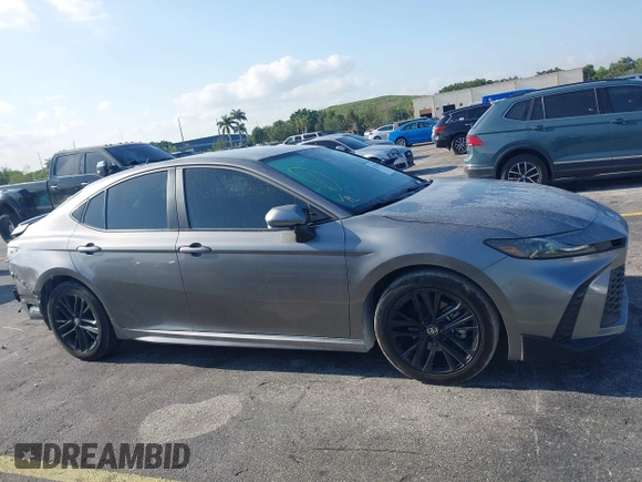2025 Toyota Camry LE z VIN 4T1DAACK0SU500801, wystawiony jako IAAI lot #42123753 z przebiegiem 11 742 mil mil oraz . Historia ofert i sprzedaży dostępna na DreamBid. Obrazek 13.