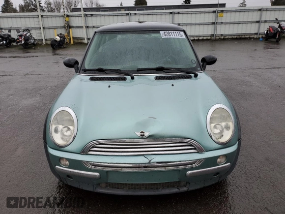 2002 MINI Hardtop with VIN WMWRC33482TC36332, listed as a Copart auction lot 42811115 with 203,708 mi miles and Salvage Title. Bid and sale history available at DreamBid. Image 5.