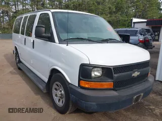 2012 Chevrolet Express Passenger LS z VIN 1GNSGBF49C1189621, wystawiony jako IAAI lot #42039283 z przebiegiem 72 271 mil mil oraz . Historia ofert i sprzedaży dostępna na DreamBid. Obrazek 1.