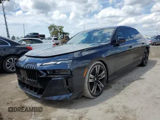 2024 BMW 7 Series 740i z VIN WBA23EH00RCP83346, wystawiony jako Copart lot #74360314 z przebiegiem Nie podano mil oraz Nie do naprawy • Non repairable. Historia ofert i sprzedaży dostępna na DreamBid. Obrazek 1.