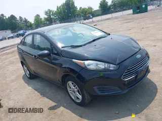2017 Ford Fiesta SE z VIN 3FADP4BJ3HM153870, wystawiony jako IAAI lot #42388025 z przebiegiem 51 950 mil mil oraz . Historia ofert i sprzedaży dostępna na DreamBid. Obrazek 1.