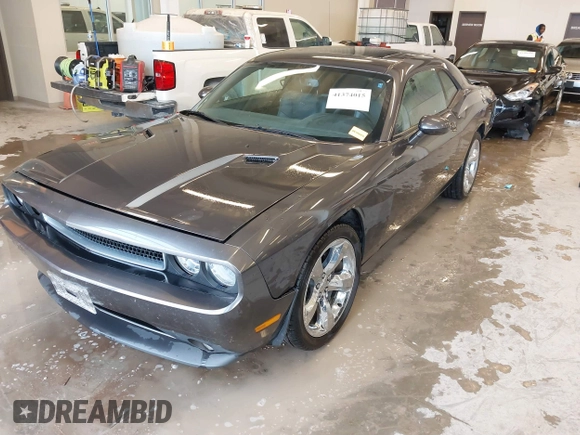 2013 Dodge Challenger SXT z VIN 2C3CDYAG9DH629189, wystawiony jako IAAI lot #41374015 z przebiegiem Nie podano mil oraz . Historia ofert i sprzedaży dostępna na DreamBid. Obrazek 17.