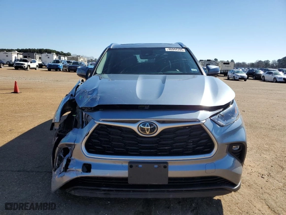 2021 Toyota Highlander XLE with VIN 5TDGZRAH1MS085088, listed as a Copart auction lot 46944205 with 69,506 mi miles and Salvage Title. Bid and sale history available at carsss.com. Image 5.
