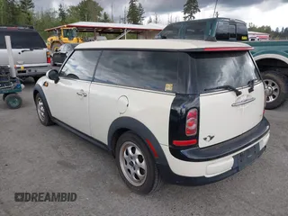 2014 MINI Clubman z VIN WMWZF3C59ET492934, wystawiony jako IAAI lot #42249849 z przebiegiem 153 930 mil mil oraz . Historia ofert i sprzedaży dostępna na DreamBid. Obrazek 3.