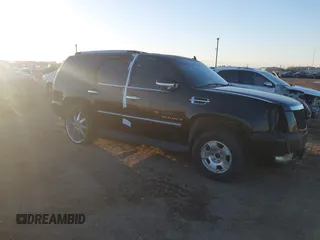2007 Cadillac Escalade z VIN 1GYFK63847R288677, wystawiony jako IAAI lot #41296095 z przebiegiem 216 413 mil mil oraz . Historia ofert i sprzedaży dostępna na DreamBid. Obrazek 1.