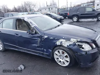 2013 Mercedes-Benz E-Class E 350 Luxury with VIN WDDHF8JB2DA726819, listed as a IAAI auction lot 41545234 with 139,794 mi miles. Bid and sale history available at carsss.com. Image 6.