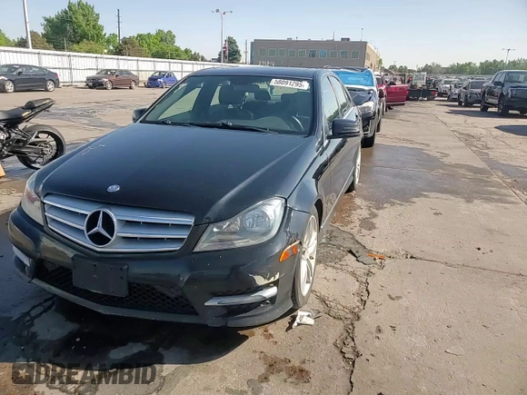 2013 Mercedes-Benz C 300 Sport z VIN WDDGF8AB7DR245588, wystawiony jako Copart lot #58091295 z przebiegiem 90 242 mil mil oraz Szkoda całkowita • Salvage title. Historia ofert i sprzedaży dostępna na DreamBid. Obrazek 13.