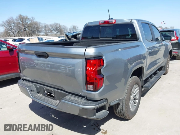 2023 Chevrolet Colorado 2WD LT z VIN 1GCPSCEK4P1231718, wystawiony jako IAAI lot #41718041 z przebiegiem 4 380 mil mil oraz . Historia ofert i sprzedaży dostępna na DreamBid. Obrazek 4.
