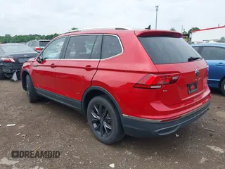 2022 Volkswagen Tiguan SE z VIN 3VV2B7AX0NM020942, wystawiony jako IAAI lot #42475302 z przebiegiem 26 353 mil mil oraz . Historia ofert i sprzedaży dostępna na DreamBid. Obrazek 3.