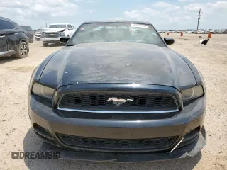 2014 Ford Mustang V6 z VIN 1ZVBP8AM5E5240978, wystawiony jako Copart lot #58018635 z przebiegiem 176 267 mil mil oraz Szkoda całkowita • Salvage title. Historia ofert i sprzedaży dostępna na DreamBid. Obrazek 5.