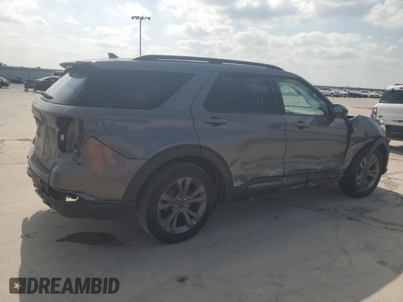 2022 Ford Explorer XLT with VIN 1FMSK7DH8NGB34292, listed as a Copart auction lot 53643735 with 55,726 mi miles and Salvage Title. Bid and sale history available at carsss.com. Image 3.