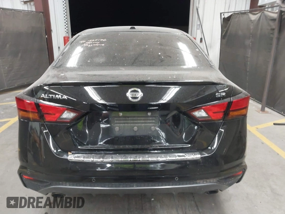 2020 Nissan Altima 2.5 SR with VIN 1N4BL4CV5LC283132, listed as a IAAI auction lot 41688629 with 89,089 mi miles. Bid and sale history available at carsss.com. Image 16.