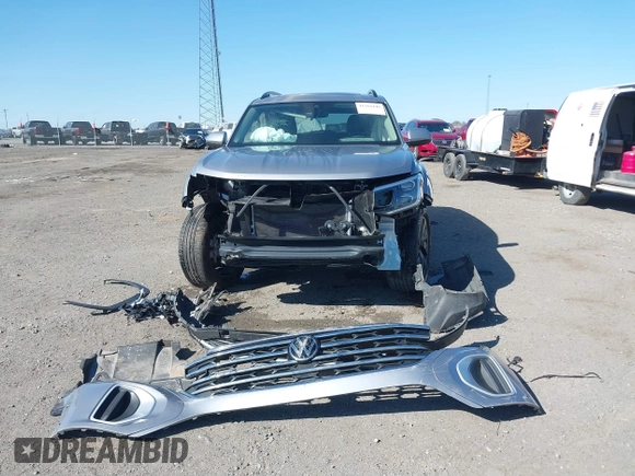 2024 Volkswagen Atlas SE with VIN 1V2KR2CAXRC524586, listed as a IAAI auction lot 41266446 with 15,417 mi miles and . Bid and sale history available at DreamBid. Image 12.