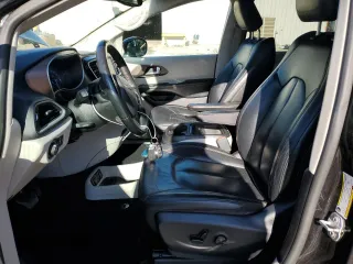 2019 Chrysler Pacifica Touring L with VIN 2C4RC1BG8KR537514, listed as a Copart auction lot 57788625 with 129,346 mi miles and Salvage title. Bid and sale history available at DreamBid. Image 7.