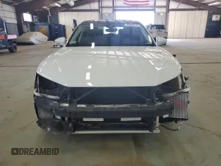 2019 Audi A8 L with VIN WAU8DAF86KN005765, listed as a Copart auction lot 49065575 with 32,600 mi miles and Salvage Title. Bid and sale history available at carsss.com. Image 5.