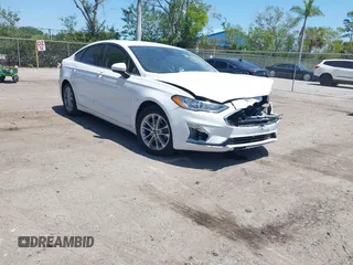 2020 Ford Fusion SE with VIN 3FA6P0HD1LR132613, listed as a IAAI auction lot 42051569 with 48,324 mi miles and . Bid and sale history available at carsss.com. Image 1.