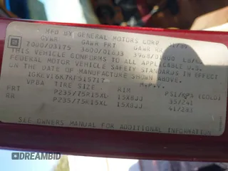 1989 GMC Suburban z VIN 1GKEV16K7KF515717, wystawiony jako IAAI lot #41853503 z przebiegiem 81 034 mil mil oraz . Historia ofert i sprzedaży dostępna na DreamBid. Obrazek 9.