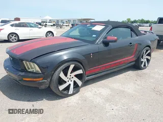 2005 Ford Mustang Deluxe z VIN 1ZVFT84N055190900, wystawiony jako IAAI lot #42373274 z przebiegiem 174 840 mil mil oraz . Historia ofert i sprzedaży dostępna na DreamBid. Obrazek 2.