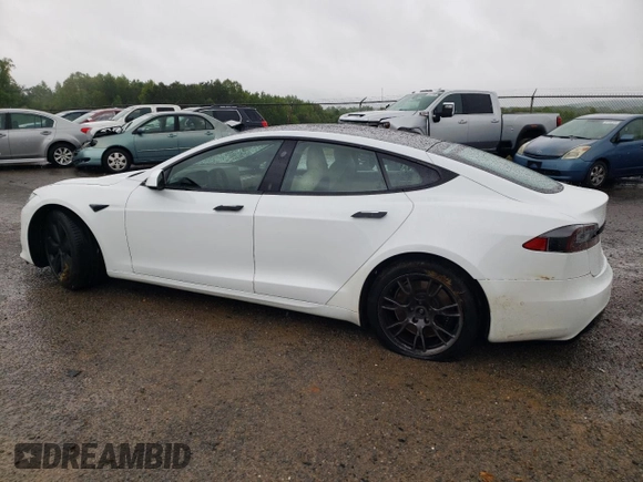 2021 Tesla Model S Long Range z VIN 5YJSA1E5XMF439827, wystawiony jako Copart lot #56117755 z przebiegiem Nie podano mil oraz Szkoda całkowita • Salvage title. Historia ofert i sprzedaży dostępna na DreamBid. Obrazek 2.